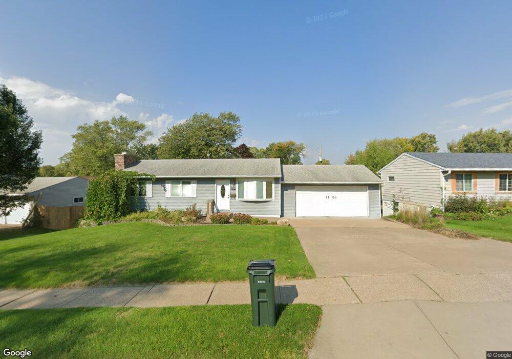 1106 N Lincoln Ave, Davenport, IA 52804 - photo 1