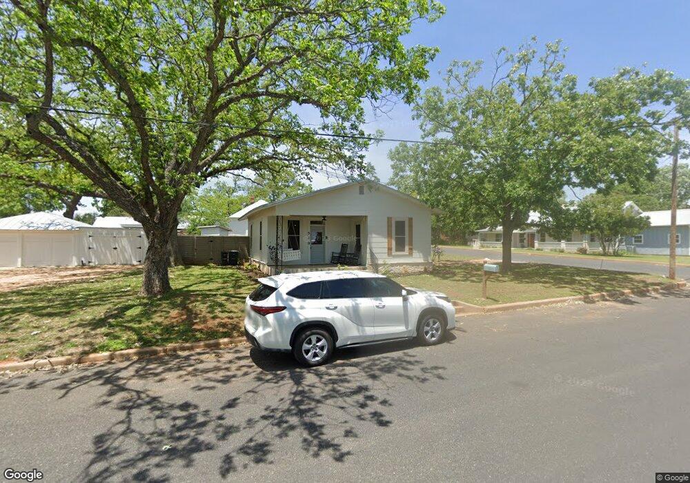 510 N Orange St, Fredericksburg, TX 78624 - photo 1