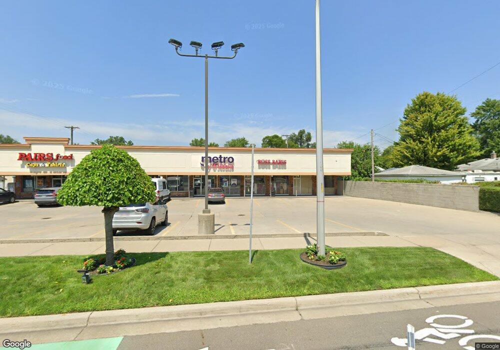 8960 W 9 Mile Rd, Oak Park, MI 48237 - photo 1