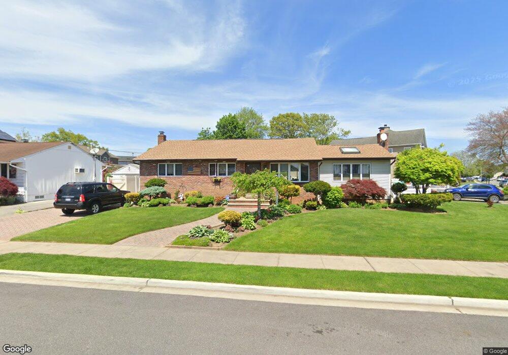 593 Hardy St, Franklin Square, NY 11010 - photo 1