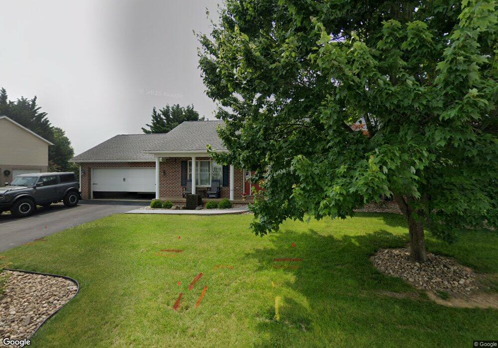 315 Wellslee Dr, Chambersburg, PA 17201 - photo 1