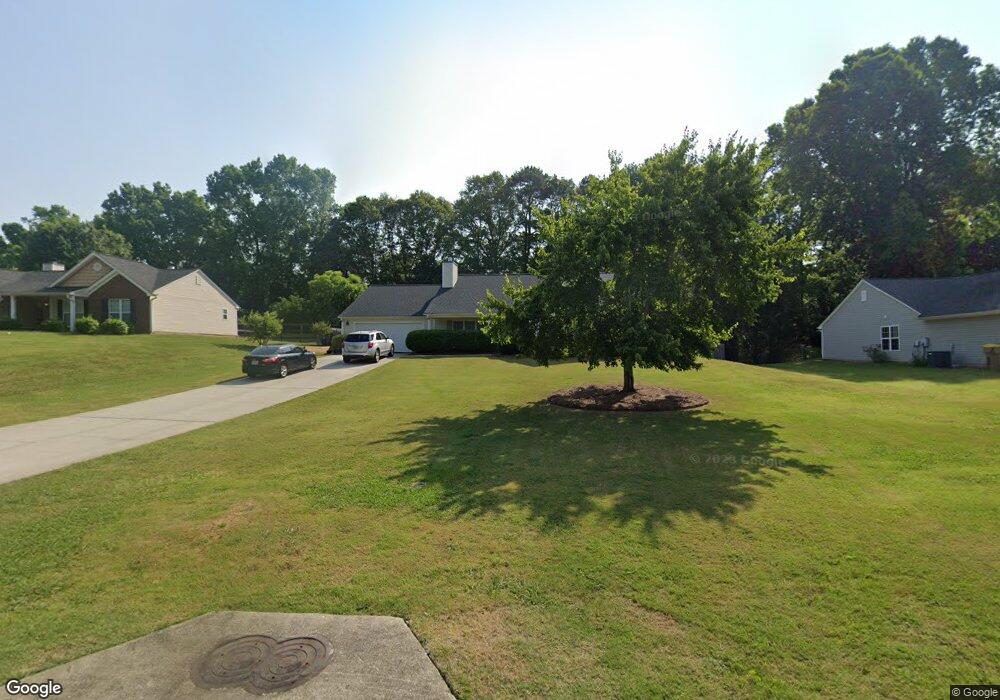 827 Custom Ln, Winder, GA 30680 - photo 1