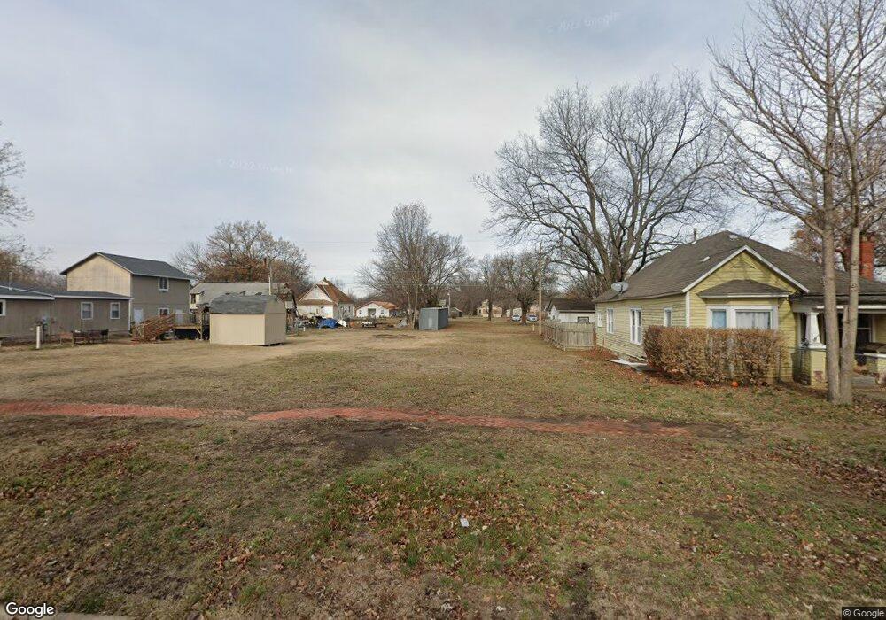 1621 Gabriel Ave, Parsons, KS 67357 - photo 1