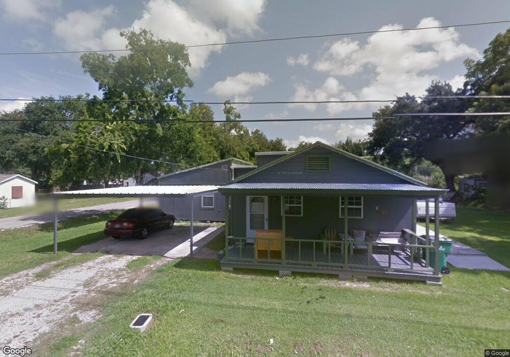 1032 W Phillips St, Alvin, TX 77511 - photo 1