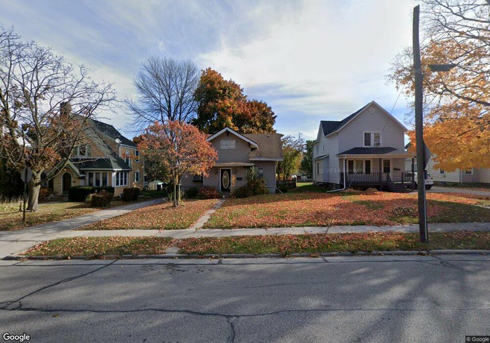 1011 N 8th St, Manitowoc, WI 54220 - photo 1