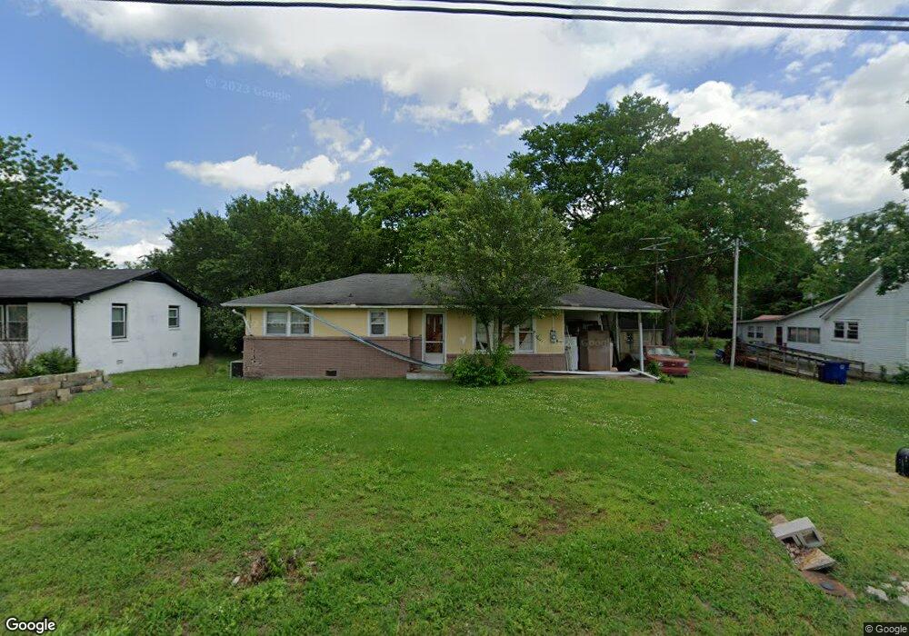 924 Morton St, Shelbyville, TN 37160 - photo 1