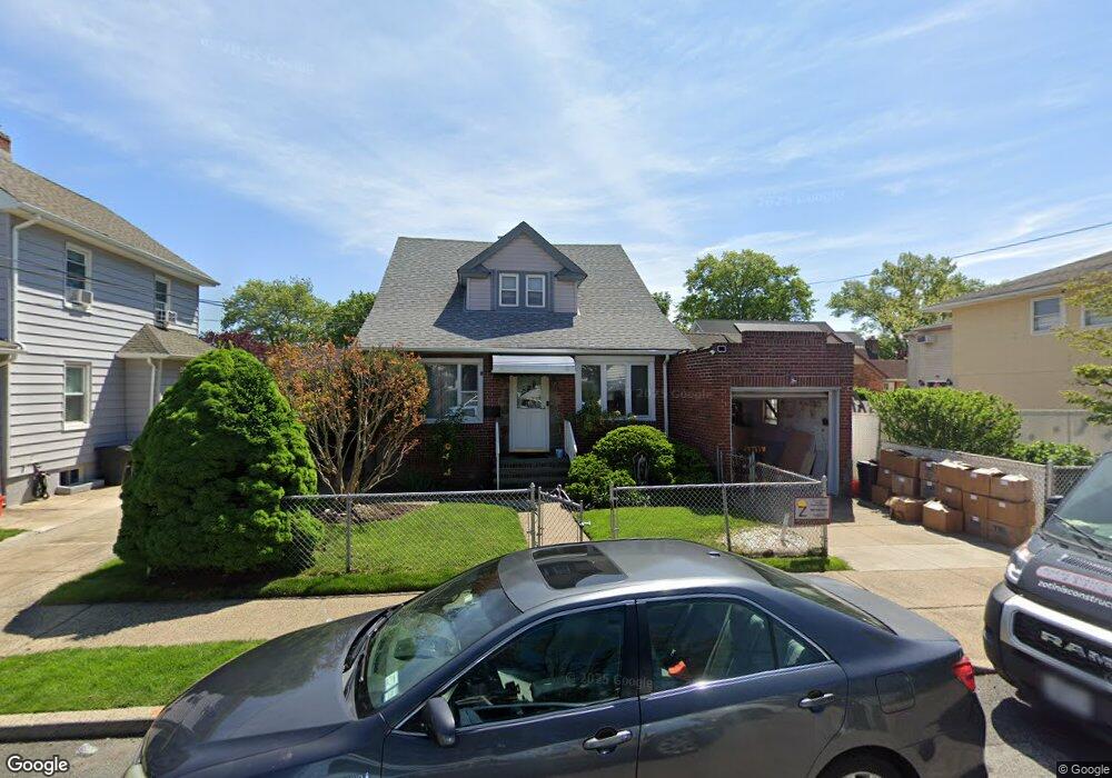 196 Monroe St, Franklin Square, NY 11010 - photo 1