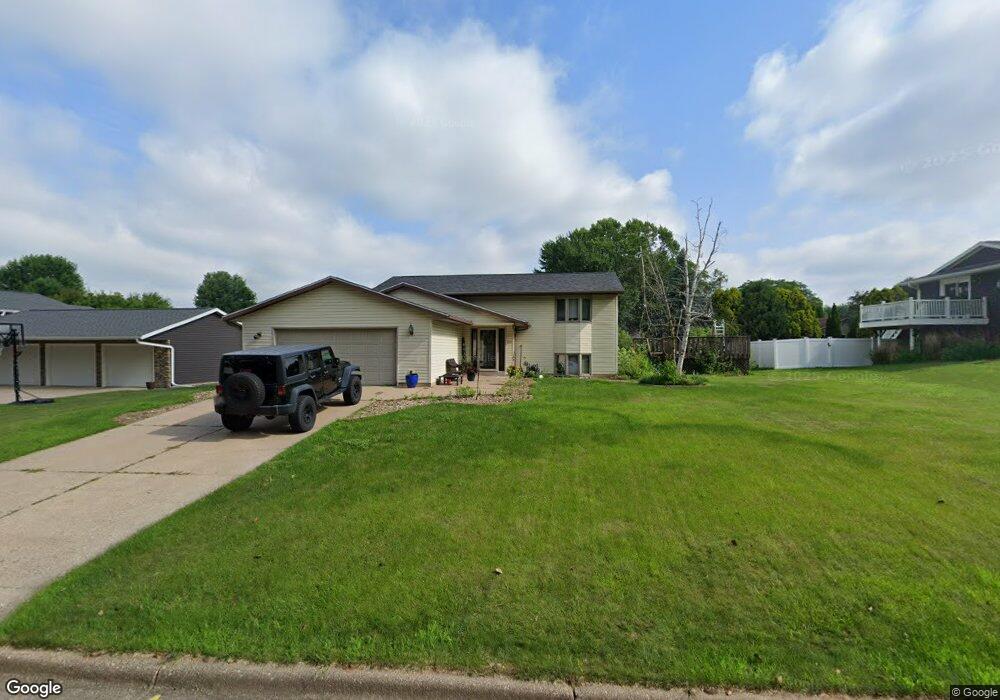 913 Amy Dr, Holmen, WI 54636 - photo 1