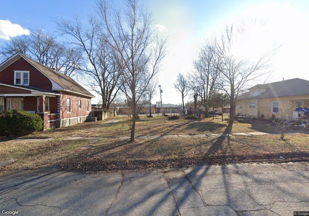 2218 Washington Ave, Parsons, KS 67357 - photo 1