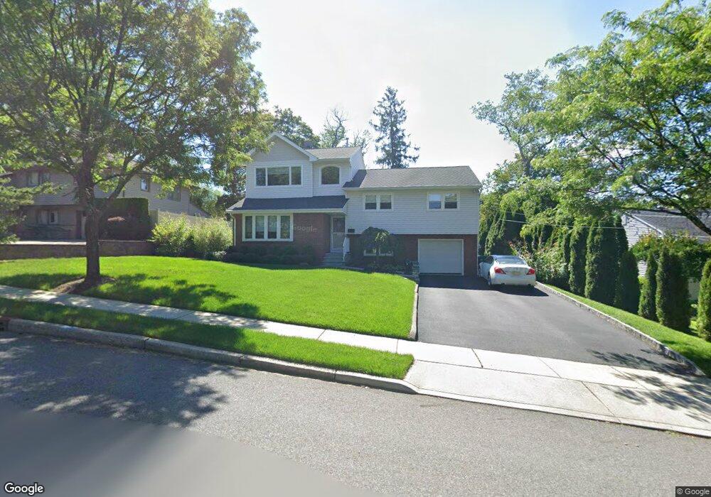 70 Hemlock Dr, Paramus, NJ 07652 - photo 1