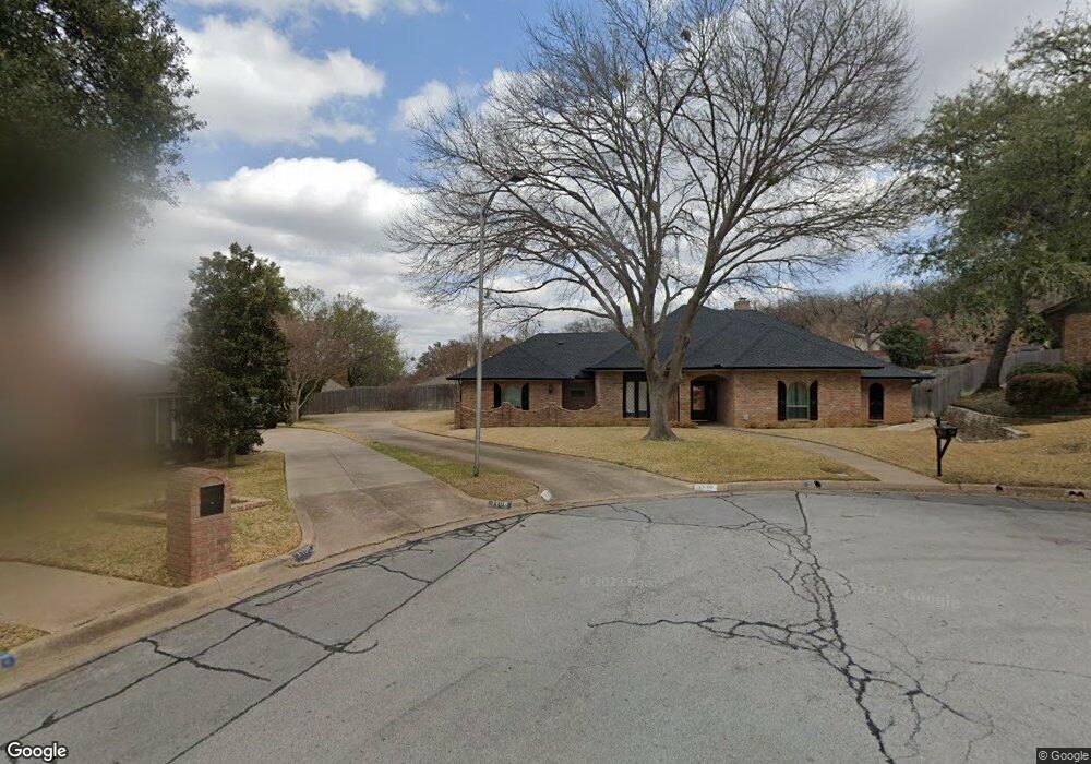 1110 Loch Lomond Ct, Arlington, TX 76012 - photo 1