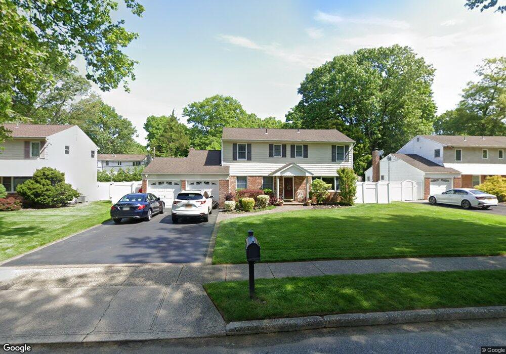 5 Arjay Ln, ComMacK, NY 11725 - photo 1