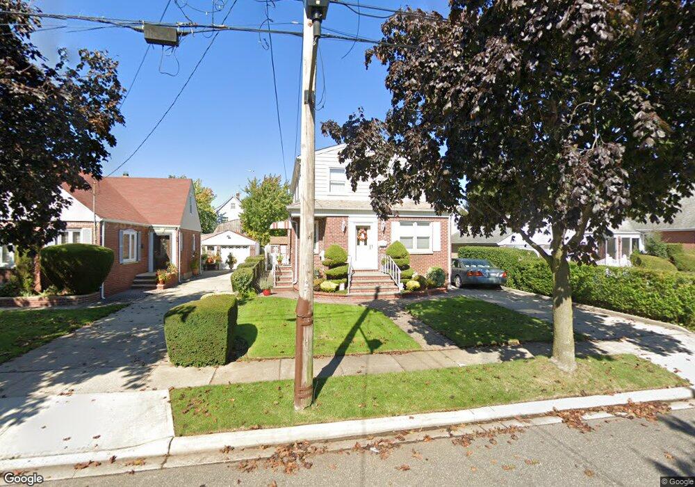 194 Dow Ave, Mineola, NY 11501 - photo 1