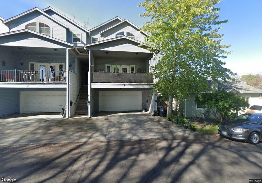 127 N 6th St, Central Point, OR 97502 - photo 1