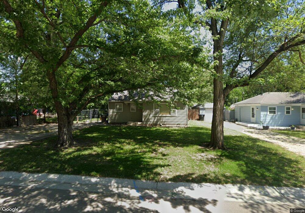 2300 SW Duncan Dr, Topeka, KS 66614 - photo 1