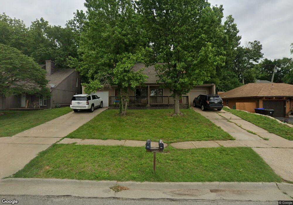 3560 SW Cambridge Ave, Topeka, KS 66614 - photo 1