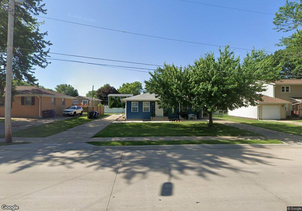 2221 W 46th St, Davenport, IA 52806 - photo 1