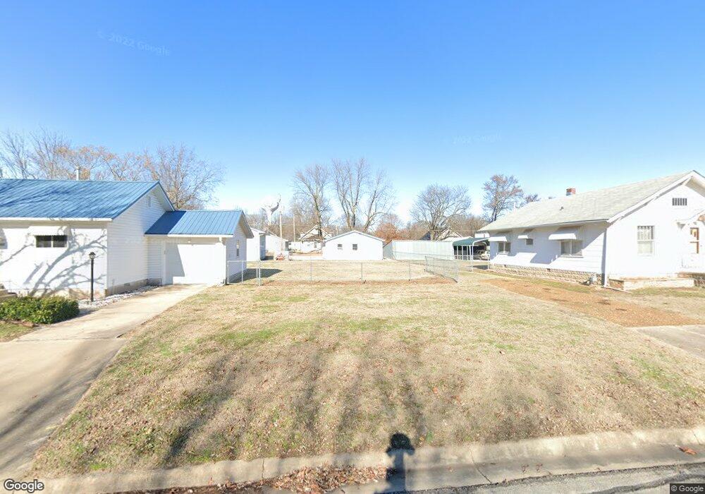 3025 Grand Ave, Parsons, KS 67357 - photo 1