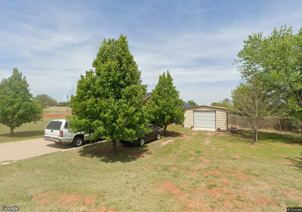 2304 Walnut Dr, Tuttle, OK 73089 - photo 1
