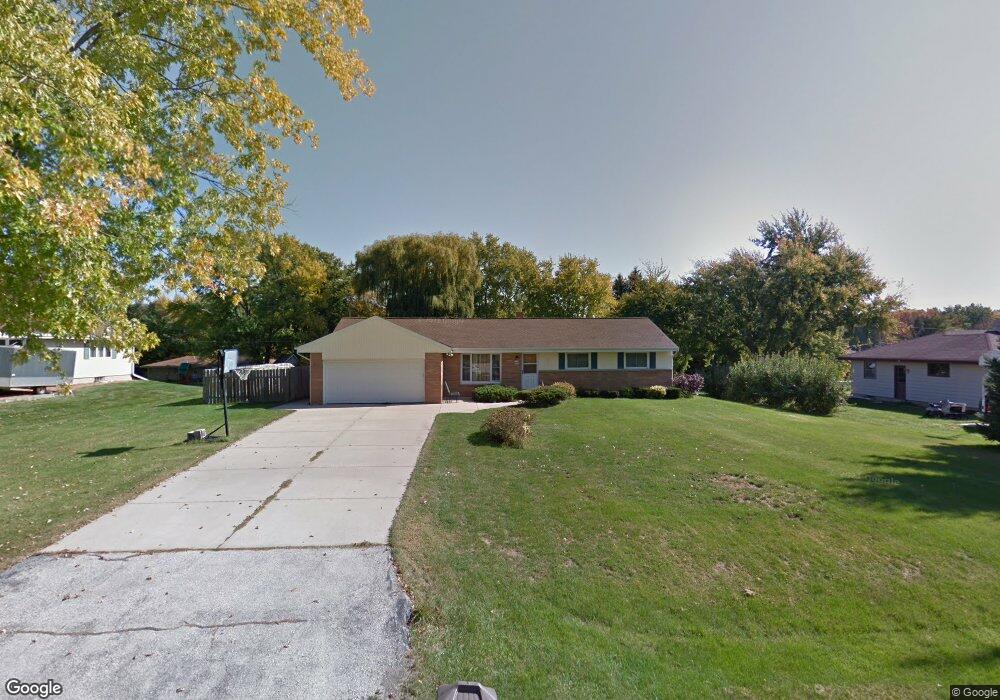 W139N6966 Bay Ridge Ln, Menomonee Falls, WI 53051 - photo 1