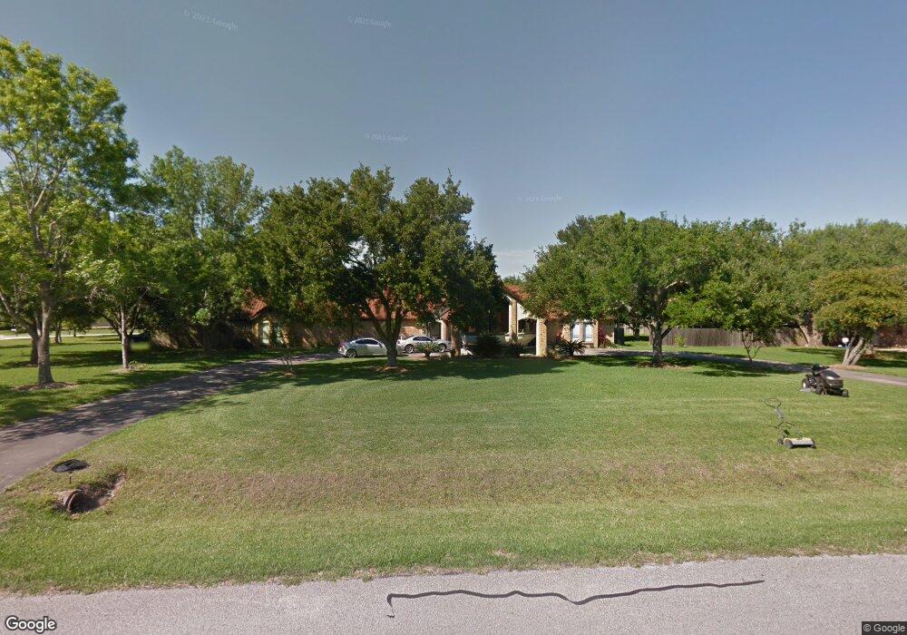 2211 Butler Dr, Friendswood, TX 77546 - photo 1