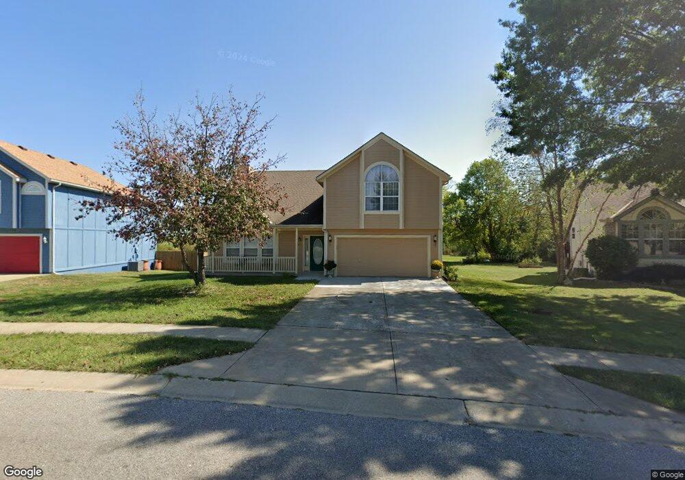 411 N Crest Dr, Raymore, MO 64083 - photo 1