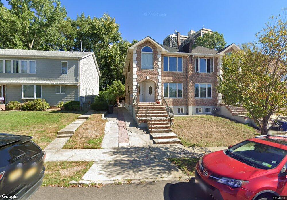 7015 267th St, Glen Oaks, NY 11004 - photo 1