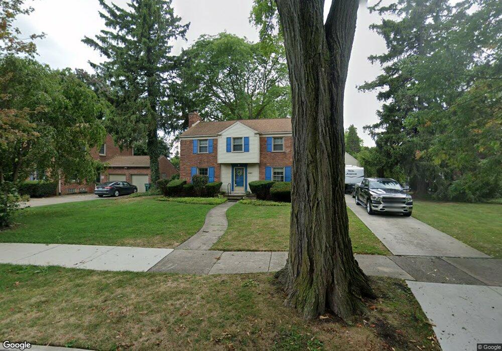 521 Lakepointe St, Grosse Pointe Park, MI 48230 - photo 1