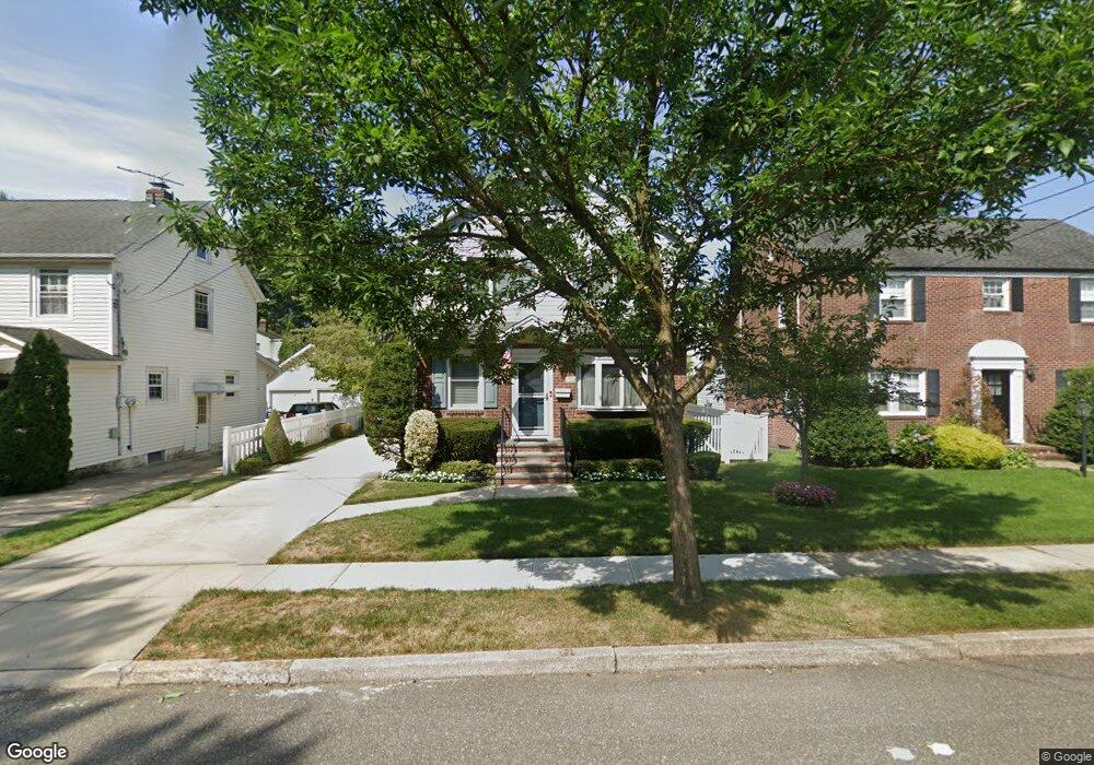 22 Primrose Ave, Floral Park, NY 11001 - photo 1