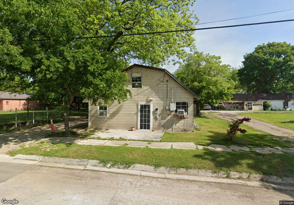 307 W Scott St, Gainesville, TX 76240 - photo 1
