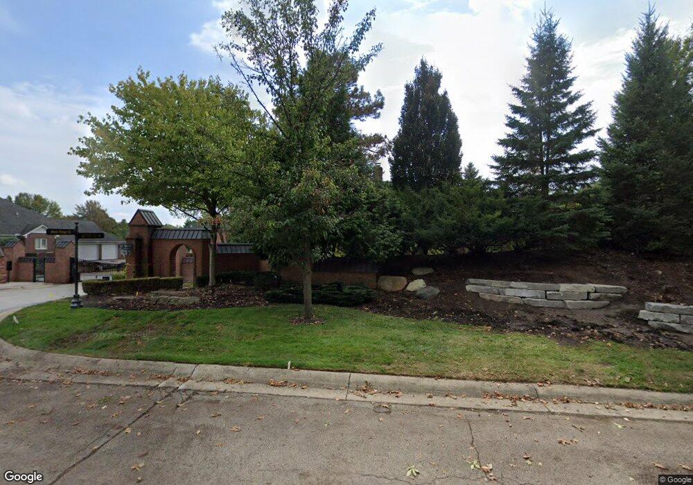 3018 West Ridge Ct, Bloomfield Hills, MI 48302 - photo 1