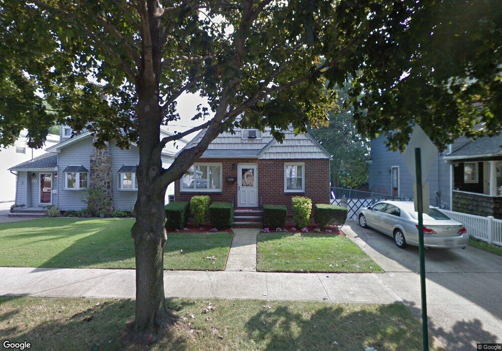 8529 260th St, Floral Park, NY 11001 - photo 1