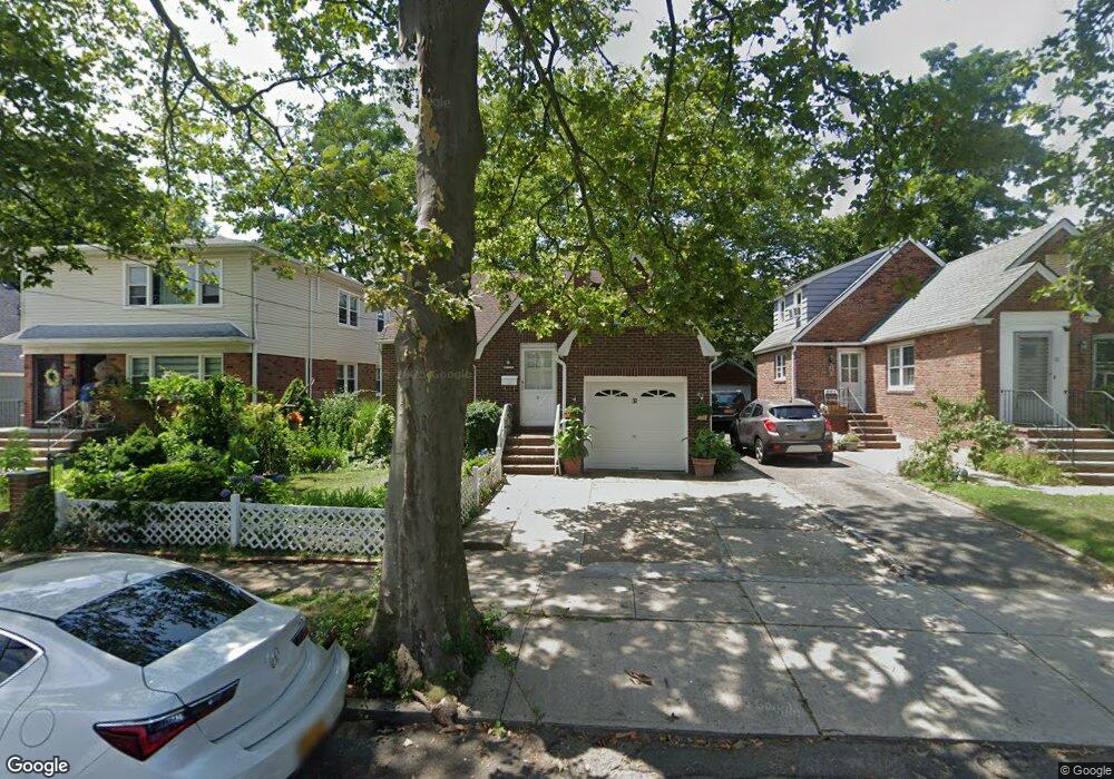 31 Cottonwood Rd, Port Washington, NY 11050 - photo 1