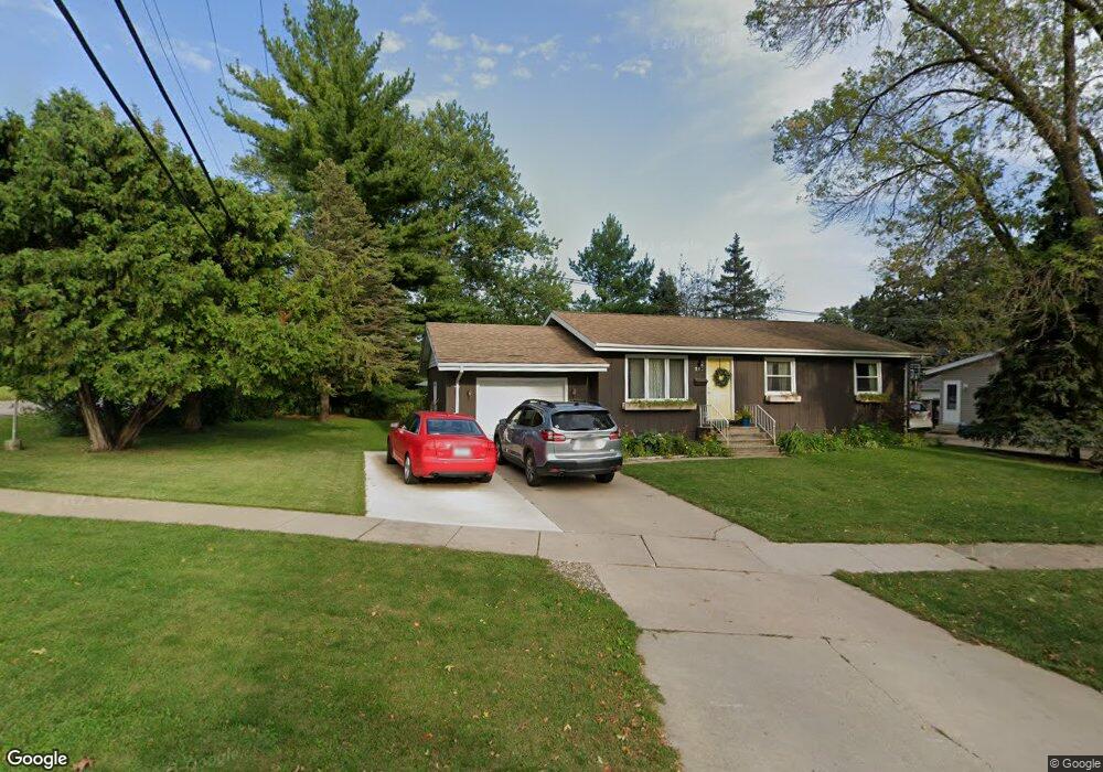 291 Wiley Blvd NW, Cedar Rapids, IA 52405 - photo 1