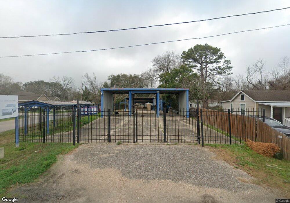 1814 W Sealy St, Alvin, TX 77511 - photo 1