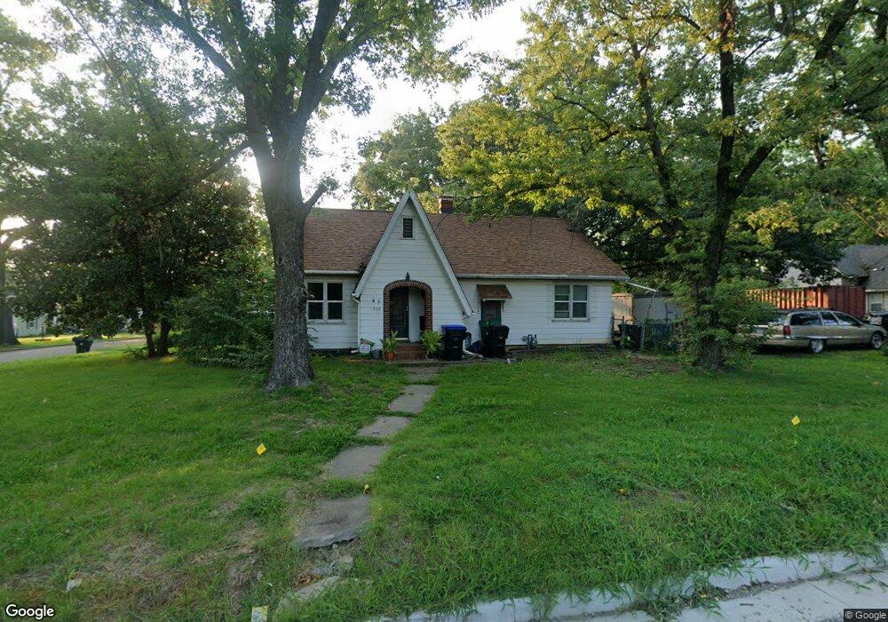 828 SW MacVicar Ave, Topeka, KS 66606 - photo 1