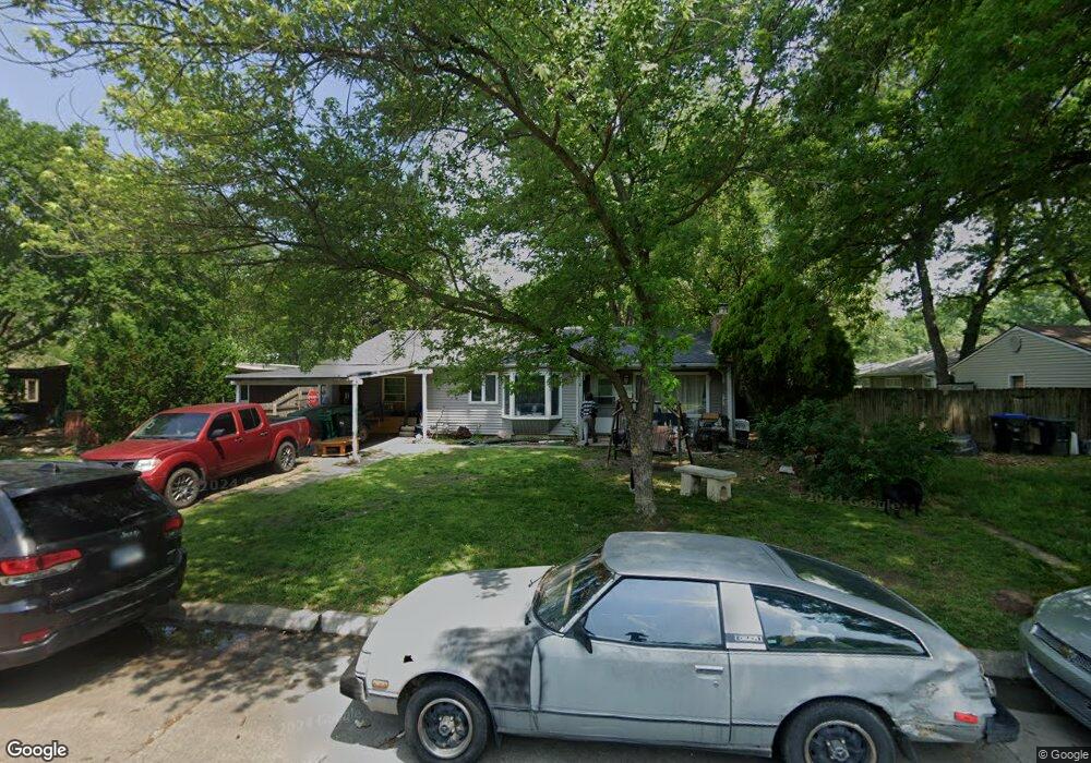 1504 SW Shunga Dr, Topeka, KS 66611 - photo 1