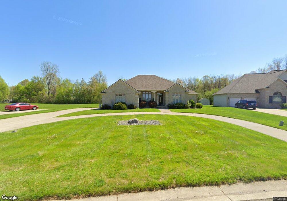 1045 Royalcrest Dr, Flint, MI 48532 - photo 1