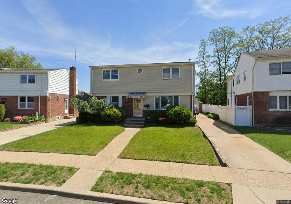 864 Center Dr, Franklin Square, NY 11010 - photo 1