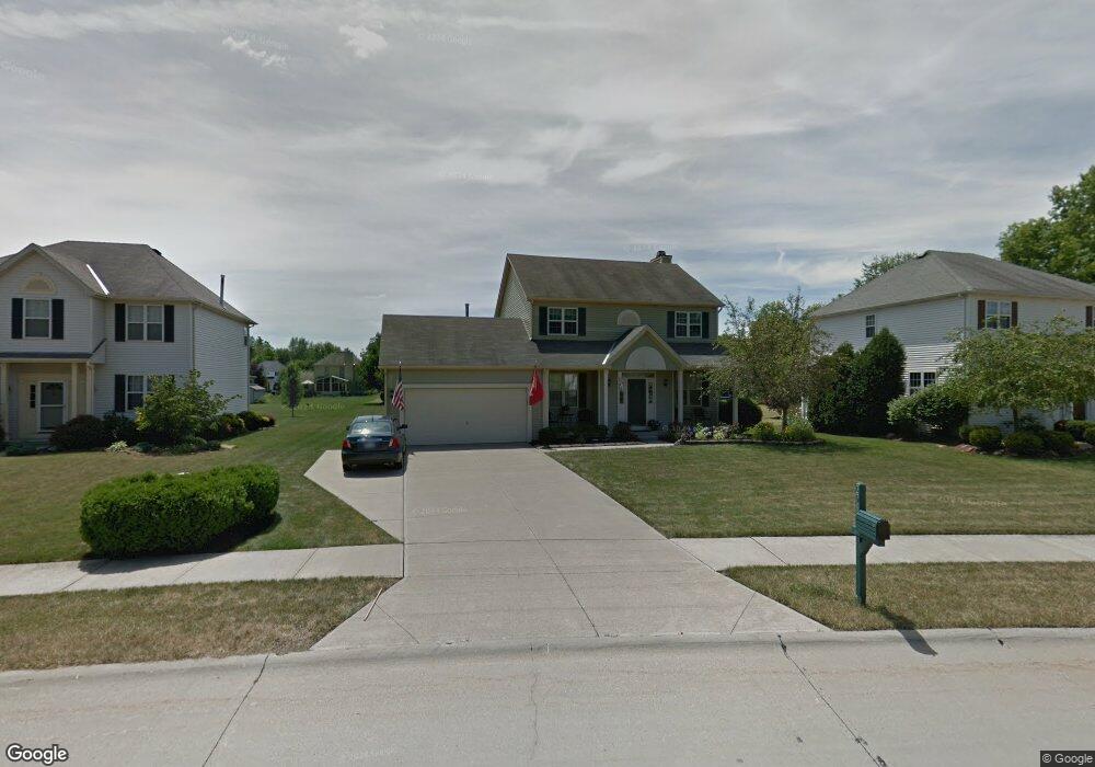 27011 Valeside Ln, Olmsted Falls, OH 44138 - photo 1