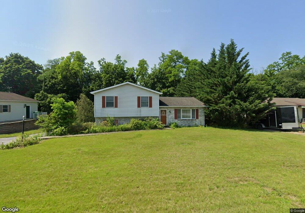 1537 Mark Dr, Chambersburg, PA 17201 - photo 1