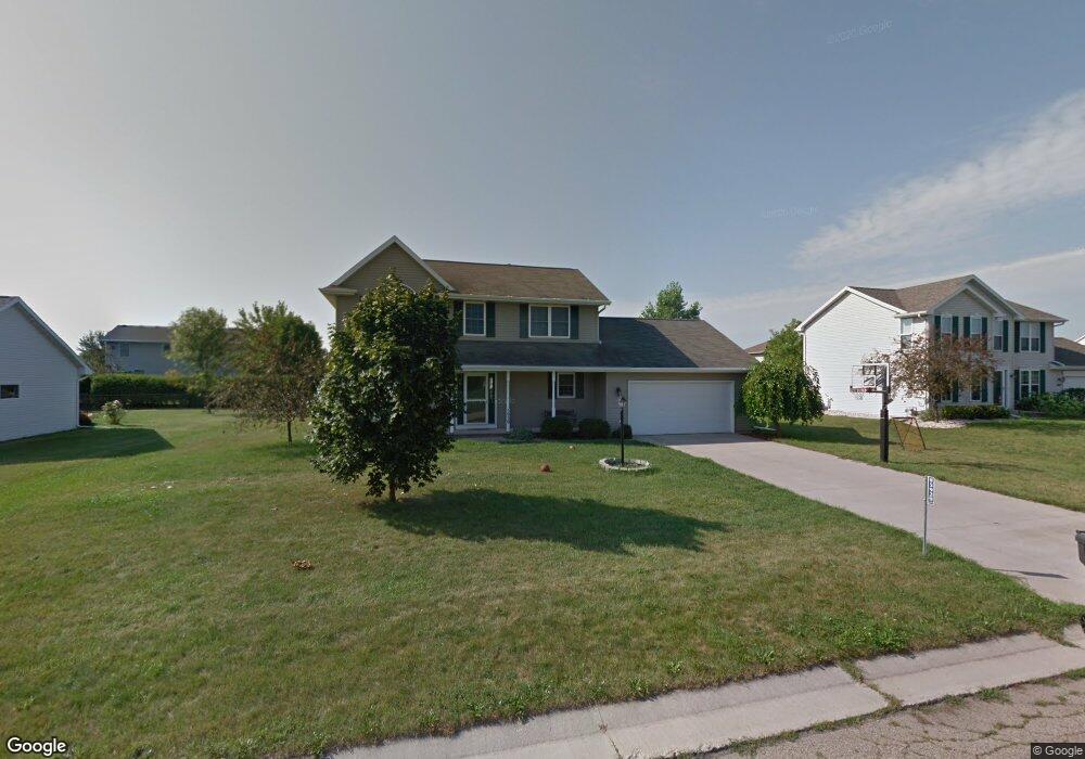 W5929 Valley Ln, Appleton, WI 54915 - photo 1