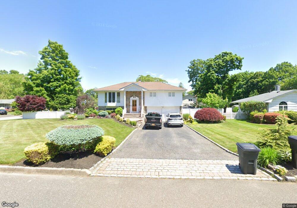 15 Pheasant Dr, ComMacK, NY 11725 - photo 1