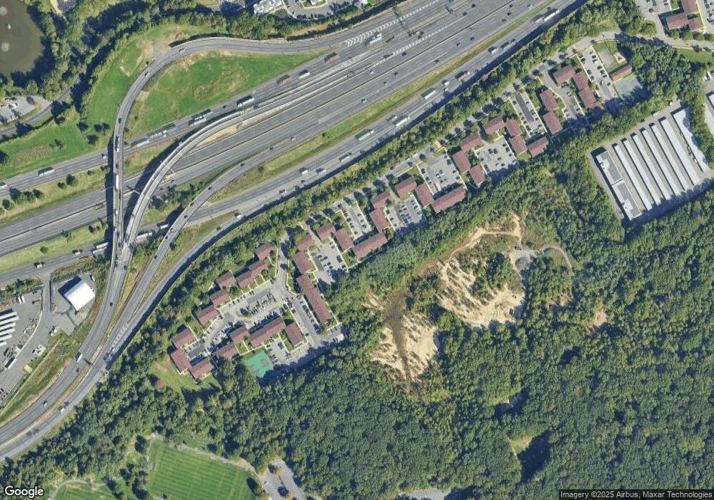 637 Cricket Ln, Woodbridge, NJ 07095 - photo 1