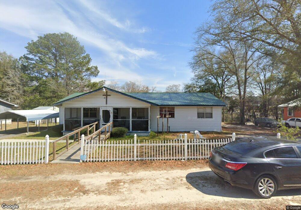 209 Oak St, Claxton, GA 30417 - photo 1