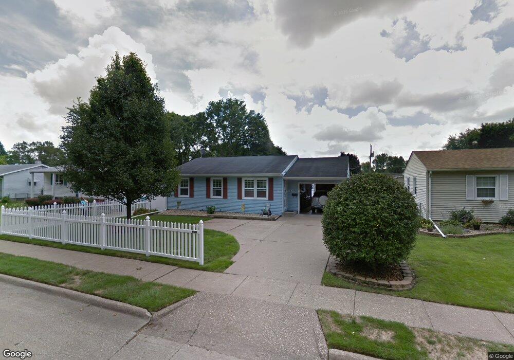 2027 W 35th St, Davenport, IA 52806 - photo 1
