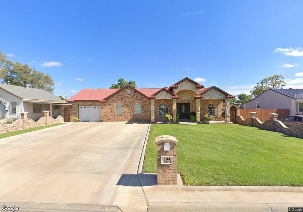 704 Spruce Ave, Dumas, TX 79029 - photo 1