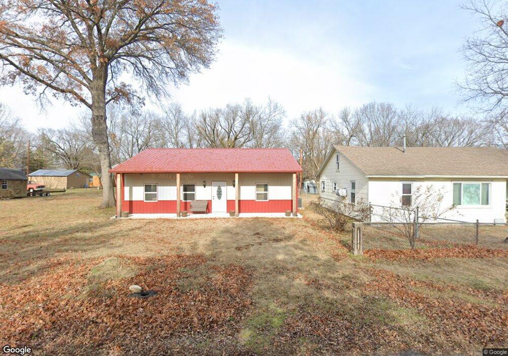 1907 Maple Ave, Parsons, KS 67357 - photo 1