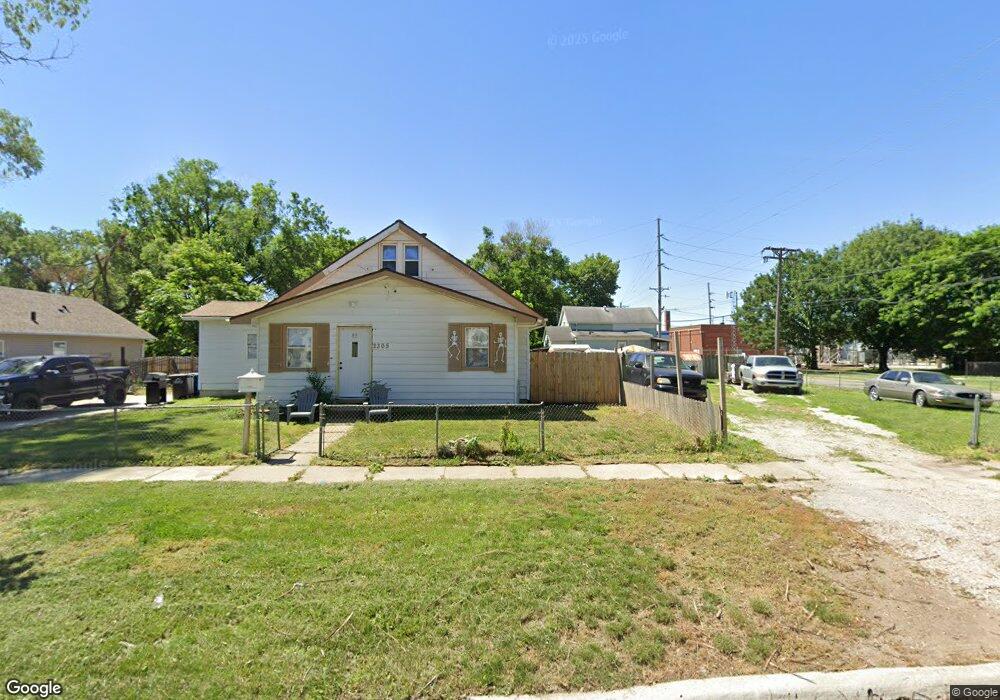 2301 Logan Ave, Des Moines, IA 50317 - photo 1