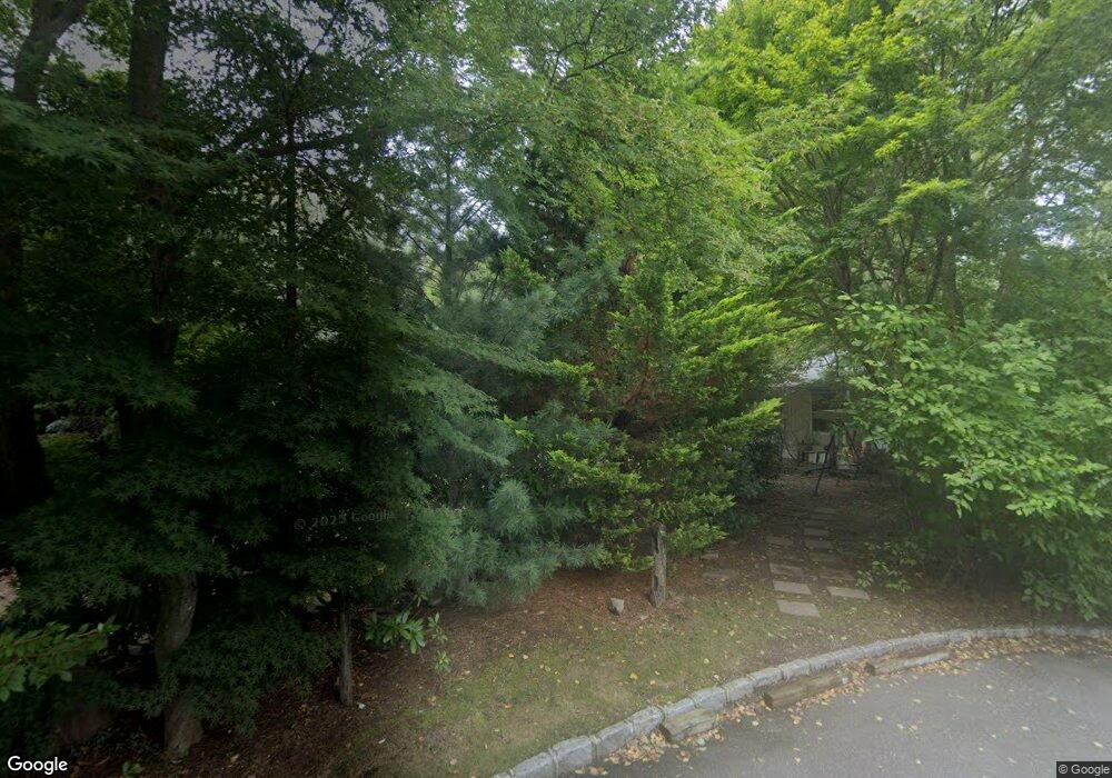 9 Dixon Ct, Sea Cliff, NY 11579 - photo 1